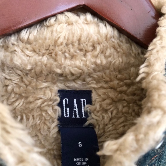 GAP Jean Jacket - Picture 2 of 3